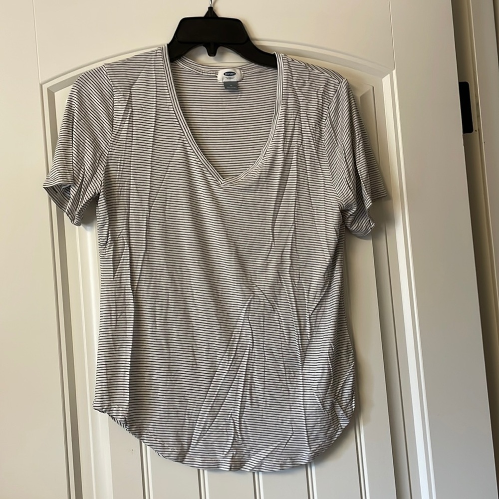 Old Navy V-neck. Medium.